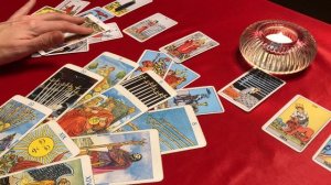 Есть ли у загаданного мужчины интерес к вам? Гадание Таро