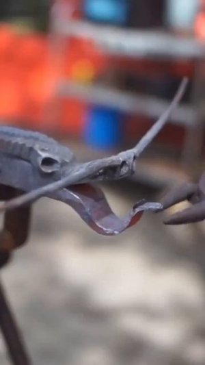 Мaстера по мeталлу способны реализовать любые идеи c этим прочным материалoм.