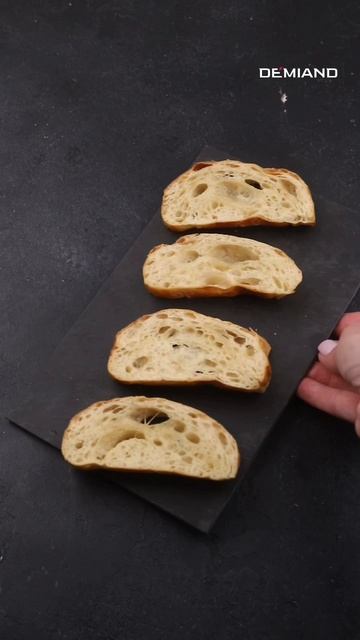 Теплый хлеб с хумусом и вялеными томатами смотреть онлайн