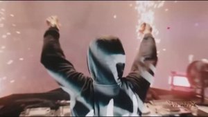 𝑅𝒶𝒸𝓀𝓌𝒽𝑒𝑒𝓁 - 🅛ⓘ🅥ⓘ🅝ⓖ Ⓞ🅝 🅥ⓘ🅓ⓔ🅞 (𝕺𝖗𝖎𝖌𝖎𝖓𝖆𝖑 𝕸𝖎𝖝)