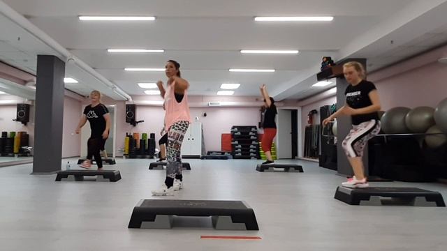 СТЕП АЭРОБИКА ЦЕЛАЯ ТРЕНИРОВКА / STEP AEROBICS 08.07.2021г смотреть онлайн