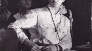 ДРУЗЬЯ-ПОЭТЫ ЛЕЗУТ В КАБИНЕТЫ.
Песня Владимира Турапина в исполнении автора