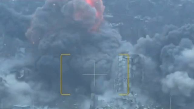 ✈️💥ВКС России нанесли удар ФАБ-3000 по пункту временной дислокации ВСУ… смотреть онлайн