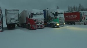 Скания, прорываемся по снежной трассе