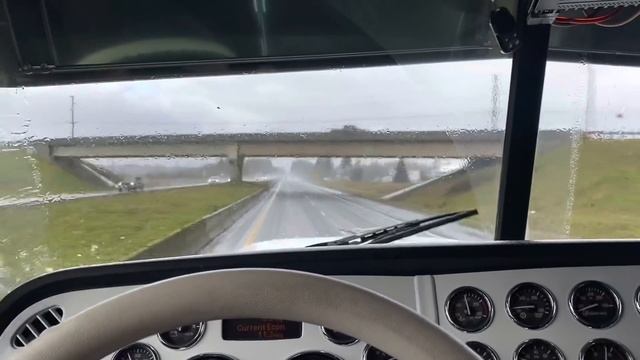 Доставка груза в пятницу Peterbilt 389