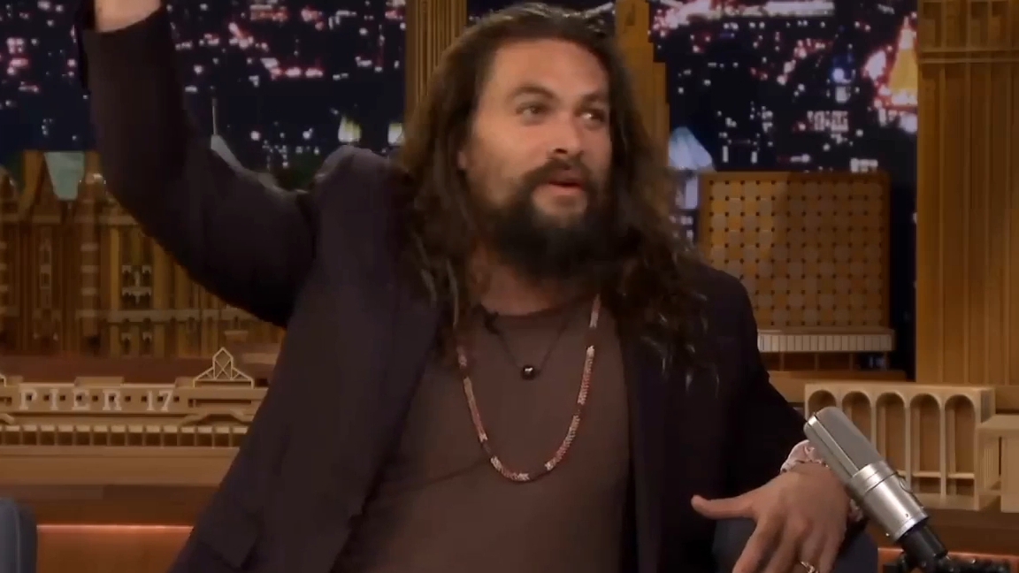 Джейсон Момоа рассказывает о «Аквамене» и о том, как он ранил Джимми во время водной битвы смотреть онлайн