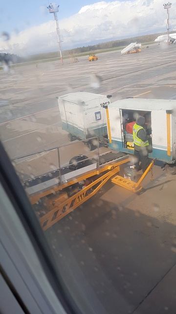 Погрузка багажа Домодедово смотреть онлайн