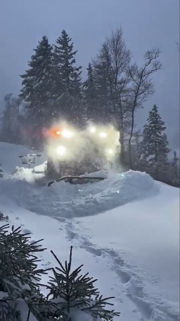 Пистен Булли 100 ❄️🚜 Разгоняем снег по лесу! смотреть онлайн