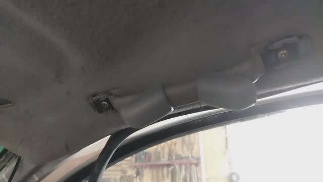 Как снять обшивку потолка Ниссан Альмера Классик.