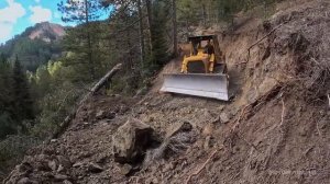 Как оператор бульдозера Caterpillar D7g расчищает путь на отвесных скалах?
