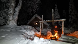 Вернулся в избу. Столько плотвы я ещё не ловил. Рыбалка и быт в тайге.