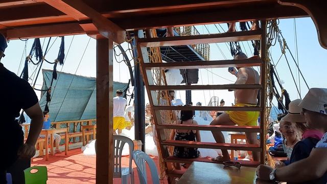 Пенная дискотека на корабле смотреть онлайн