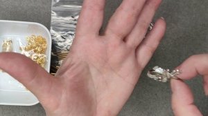 Распаковка материалов для создания украшений. 
Повтор видео 🎥. Развернула видео.