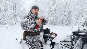 ОХОТА НА ГЛУХАРЯ В МОРОЗ. СНЕГОХОД СМ-003 В ЦЕЛИНУ ВЫЕЗД. ТОПЧУ ДОРОГУ. ДОБРАЛ ПТИЦУ В КУСТАХ.