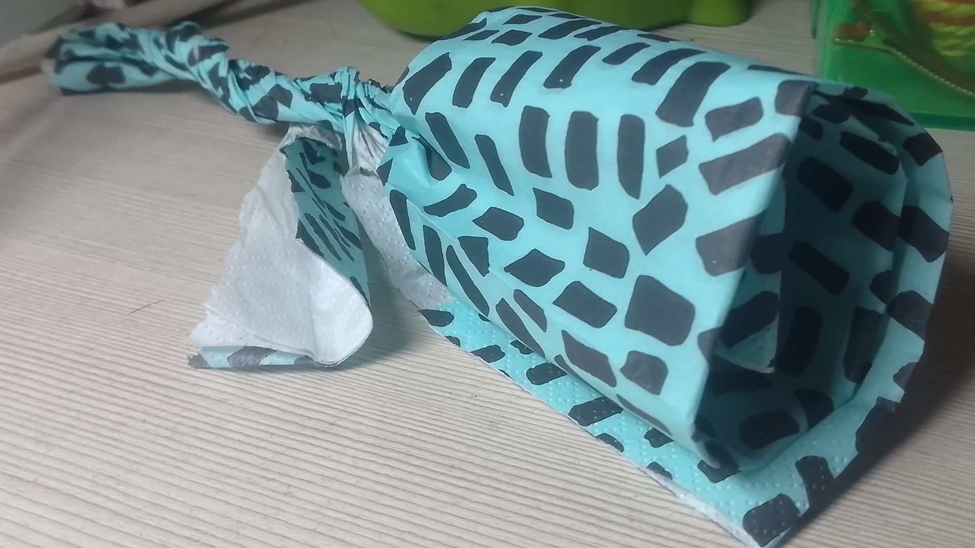 Как сделать розу из салфетки за пару минут. смотреть онлайн