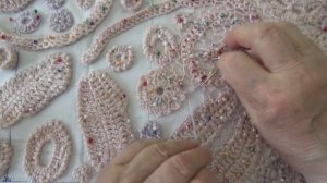 Игольчатая сетка в ирландском кружеве: как соединять мотивы аккуратно и без хаоса