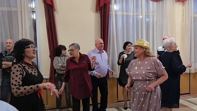 Дискотека начинается... 01.02.26... смотреть онлайн