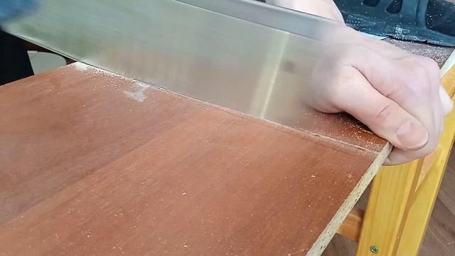 Как отпилить ЛДСП ровно обычной пилой смотреть онлайн