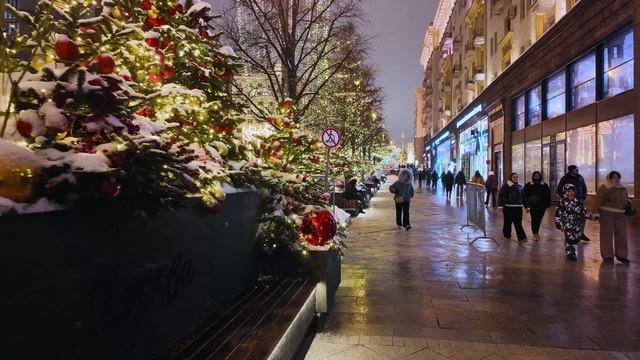 Москва зимой прогулка по центру города под снегом ❄️🏙️✨ смотреть онлайн