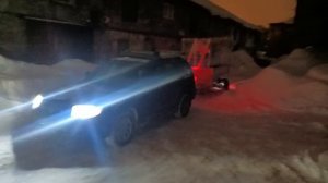 Заезд в гаражи с прицепом на котором минипогрузчик