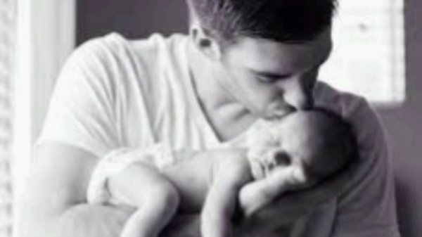 Стихотворение "В слезинке маленькой -душа" Автор Людмила Комиссарова, читает Ингвар Нитомак