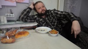 Кушаю вкусный суп с тушёной свининой картофелем и фасолью ПОДВАЛ ИЛЬИЧА