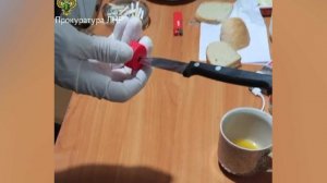 Женщина изрезала ножом семилетнюю дочь подруги в ЛНР