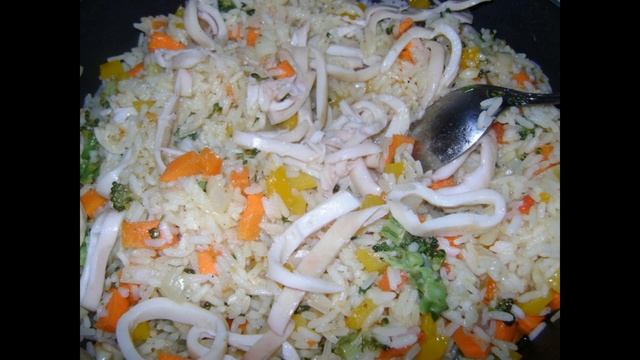 Рис с овощами и морепродуктами, приготовив эт от салат с рисом, готовится рис на сковороде ✌️✌️✌️ смотреть онлайн