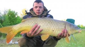 ЗВЕРЮГА в дикой речке НА ЧЕРВЯ!!!! Рыбалка весной на сазана