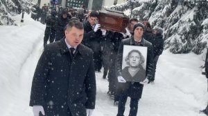 ЭТО БОЛЬШАЯ УТРАТА ДЛЯ МЕНЯ И МОЕЙ СЕМЬИ … ЗАПЛАКАННЫЙ ДИМА МАЛИКОВ НА ПОХОРОНАХ САШИ ОЛЕЙНИКОВА