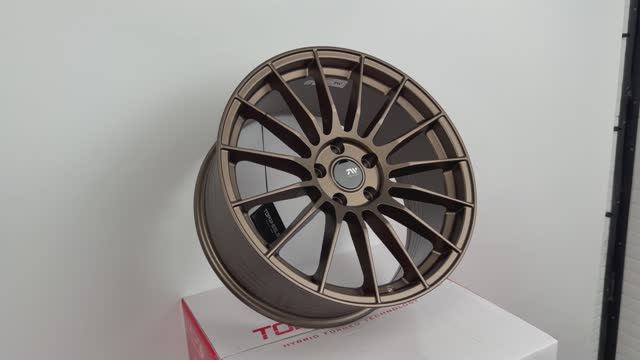 Topwheels GT08 18 8.5J Satin Bronze смотреть онлайн