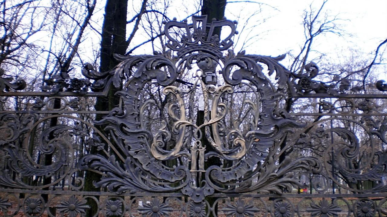 Прогулки по СПб. Ограда сада Зимнего дворца. Сад Девятого января. День снятия блокады.