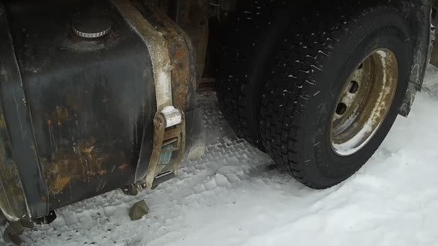 Шипованные колеса на тягаче. За или против_ смотреть онлайн