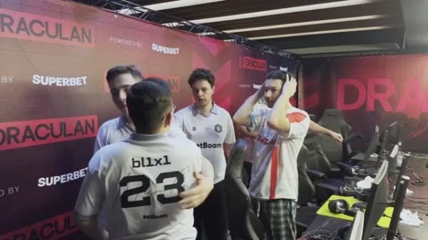 ПОТРАТИЛ 1.000.000$ НА КОМАНДУ КС — окупил?