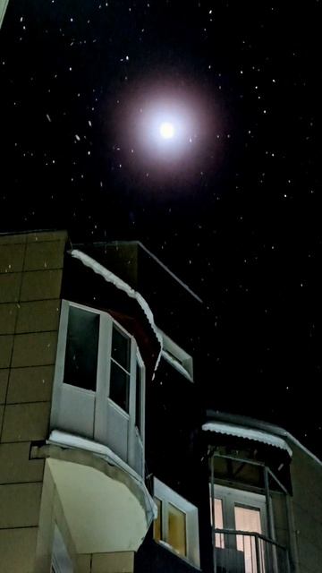 фантазия про снежинки и Луну