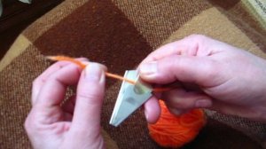 1. Вязание на ручной вязальной машинке "Ивушка". Заправка нити в нитеводитель