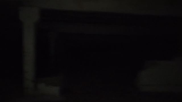 Жалко не добивает мощный фонарик до конца бетонного подземного тонеля смотреть онлайн