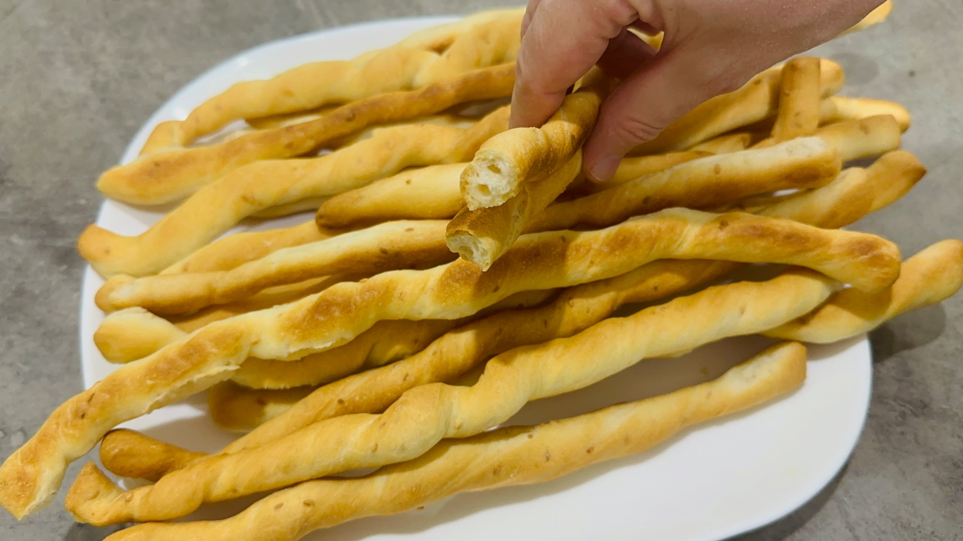 Гриссини - классический рецепт итальянских хлебных палочек / Готовим хлебные палочки «Гриссини» смотреть онлайн