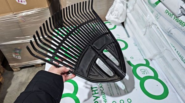 Магазин Светофор.Товары для сада огорода.Привезли грунт