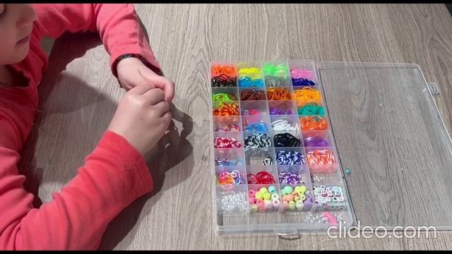 Как плести браслет «Цепочка» из резинок смотреть онлайн