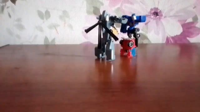 Оптимус против Блэкаута