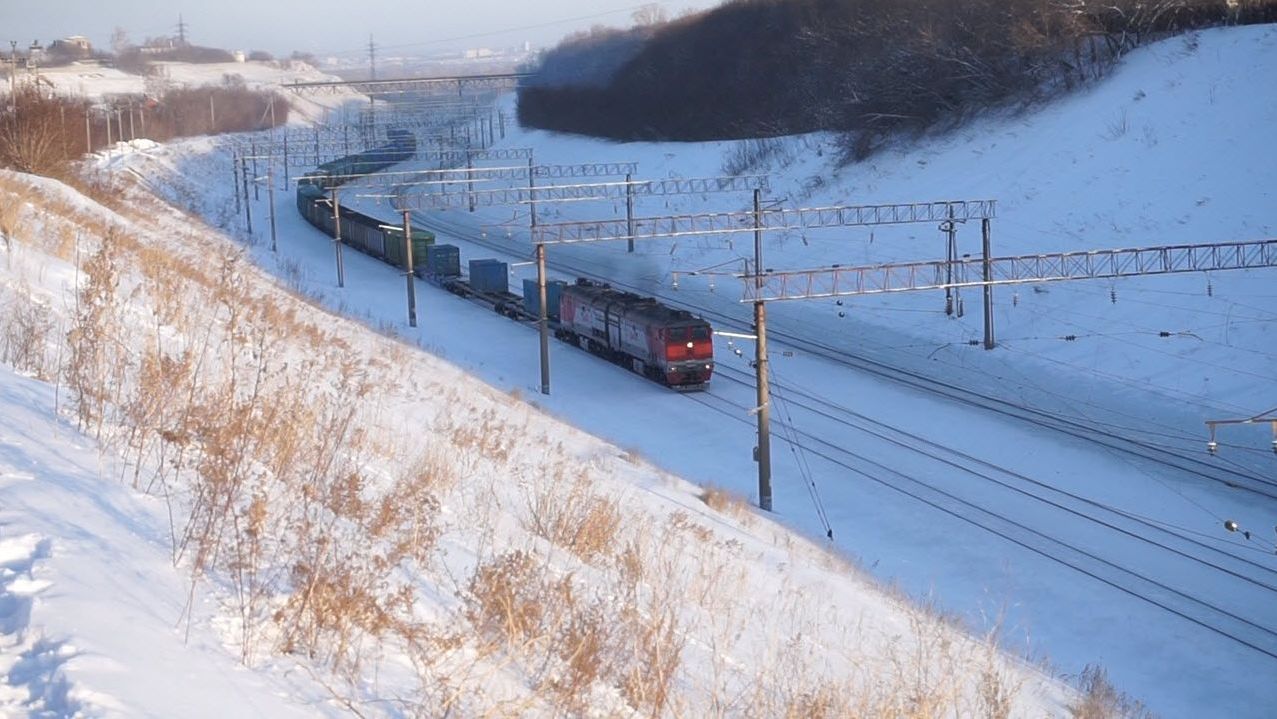 Тепловоз 2ТЭ10М-3275 на подъёме. смотреть онлайн