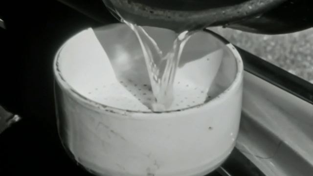 Автомобиль с водородным  реактором под капотом.