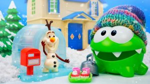 Ам Ням нашёл друга! Лепим снеговика и строим ему дом 🏠⛄