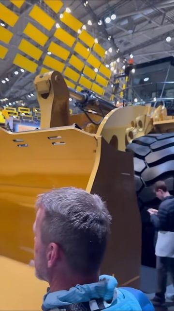 Колесный погрузчик CATERPILLAR 992 смотреть онлайн