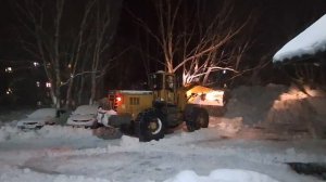 Город расчищают потихоньку. Расчистка продолжилась у дома.