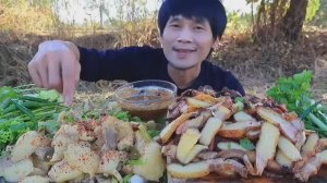 MUKBANG Мясо тигра на гриле под пикантно-горьким соусом, подаётся со свежими овощами. АСМР