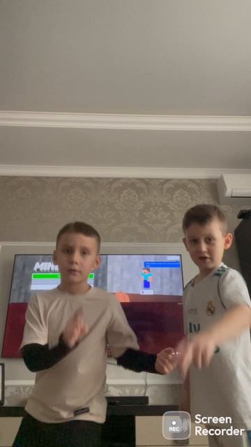 Мы делаем танец со своим другом