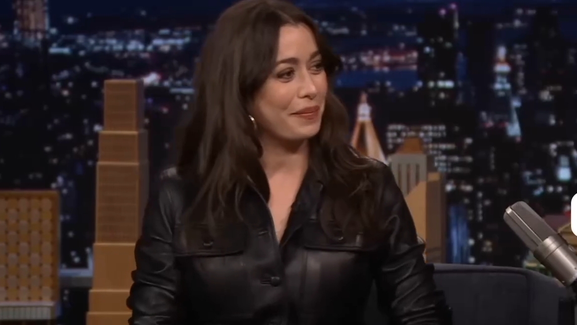 Кристин Милиоти рассказывает о том, как её остановили фанаты «Пингвина» и о моменте «Полный круг» в смотреть онлайн