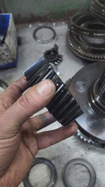 Очередная протянутая коробка передач ZF16S с карданом